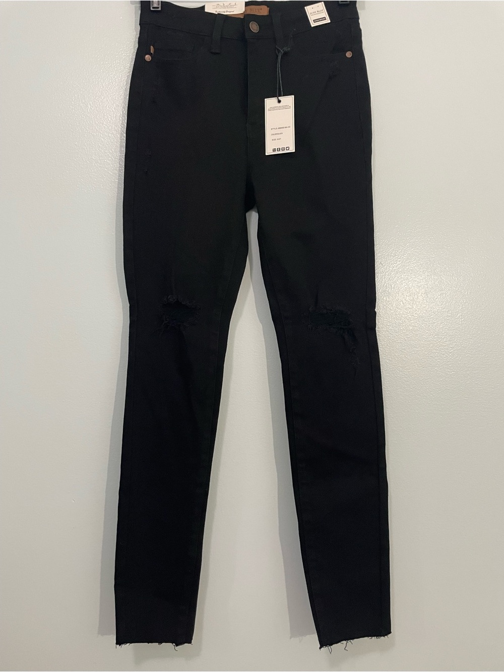 Judy Blue Black Skinny Jeans with Knee Distress